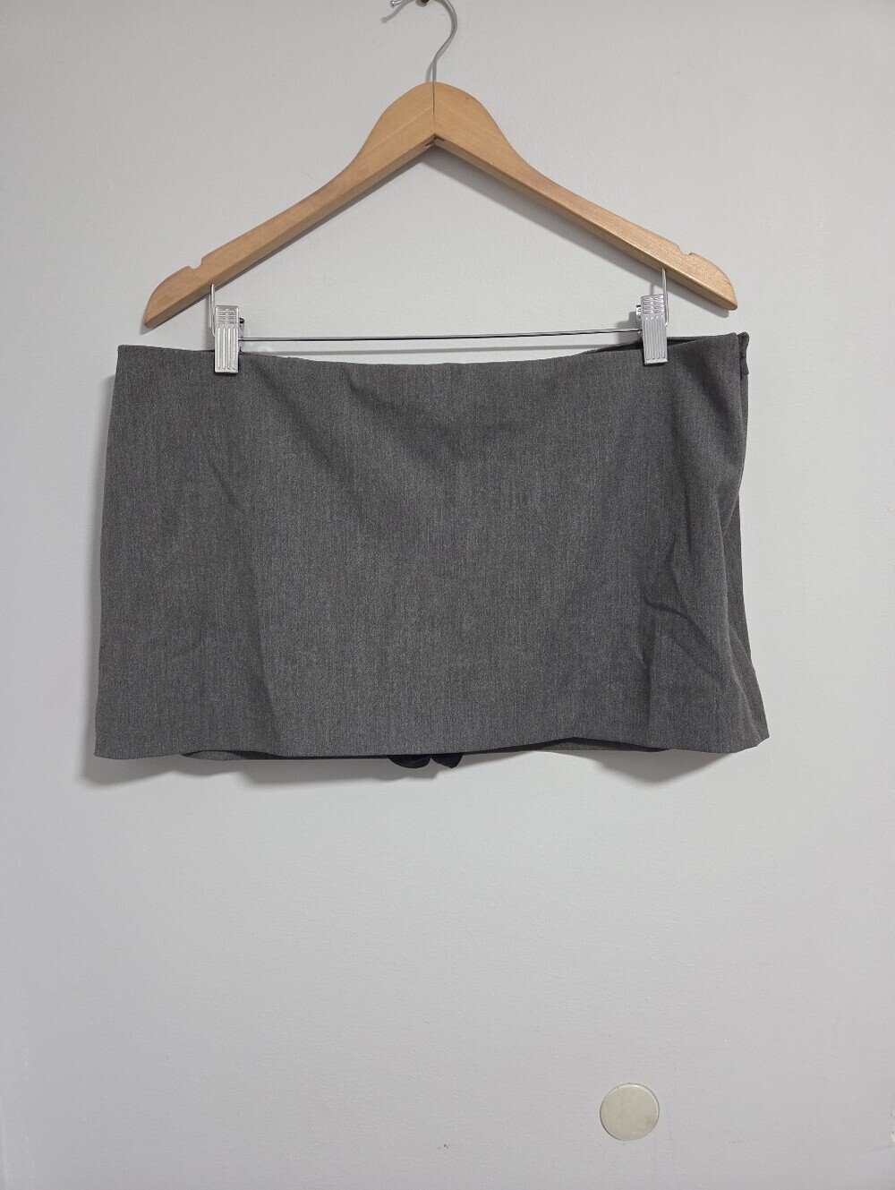 Abercrombie & Fitch Gray Skirt/ Short Sz L